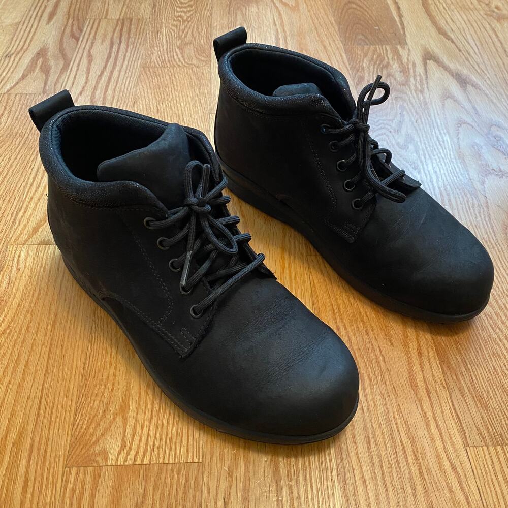 [Sold] SAS Gretchen Black/Moondust Lace up Boots Size 8 Wide